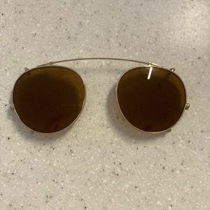 O’Malley clip by Oliver Peoples in gold/brown in perfect condition!